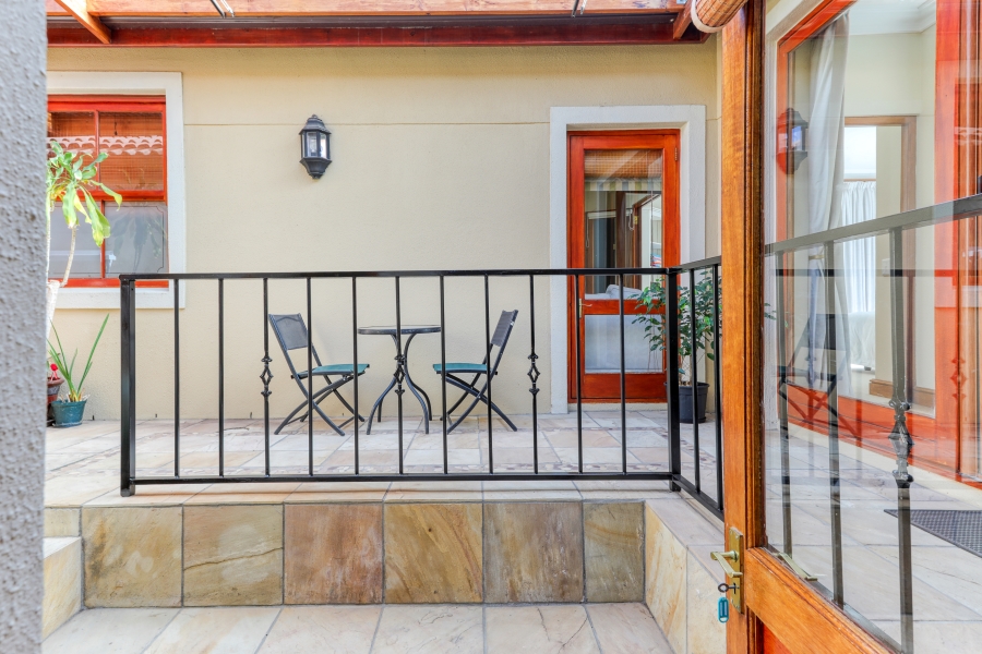 7 Bedroom Property for Sale in Zwaanswyk Western Cape